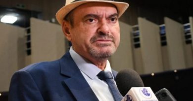 Jeová ratifica que irá pendurar as chuteiras da política em 2022 Jeová ratifica que irá pendurar as chuteiras da política em 2022