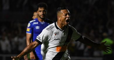 Vasco vence e mantém Cruzeiro na zona de rebaixamento do Brasileiro Vasco vence e mantém Cruzeiro na zona de rebaixamento do Brasileiro