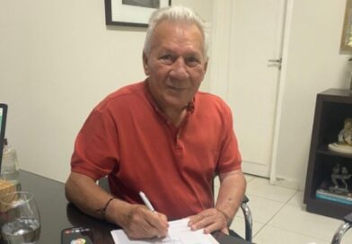 Zé Aldemir é o 1º candidato a deputado estadual a assinar carta por transporte gratuito para Cajazeiras Zé Aldemir é o 1º candidato a deputado estadual a assinar carta por transporte gratuito para Cajazeiras