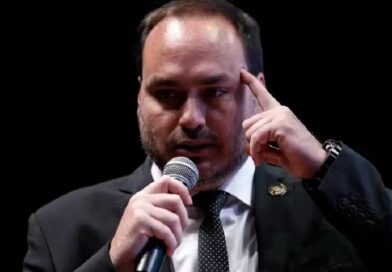 Carlos Bolsonaro chama governadores de direita de “ratos” e “canalhas”
