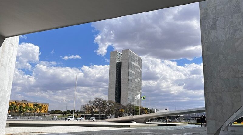 Sancionadas regras para idade mínima dos candidatos a cargos eletivos no Brasil