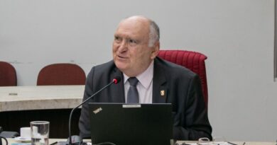 Conselheiro Nominando Diniz coordenará Comissão para reestruturação do quadro de pessoal do Estado Conselheiro Nominando Diniz coordenará Comissão para reestruturação do quadro de pessoal do Estado