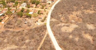 Prefeitura de Cajazeiras conclui pavimentação a paralelepípedos no Assentamento Frei Damião