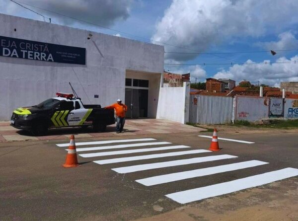 Faixas e lombadas são revitalizadas pela SCTRANS em pontos estratégicos de Cajazeiras Faixas e lombadas são revitalizadas pela SCTRANS em pontos estratégicos de Cajazeiras