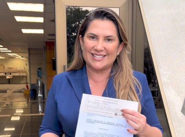 Prefeita Corrinha Delfino protocola pedido de cessão do prédio da Telemar para o município junto à Anatel