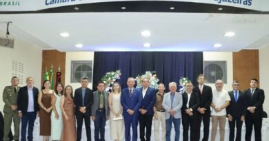 Zé Aldemir prestigia posse de Esssuélio Moras como presidente da CDL de Cajazeiras