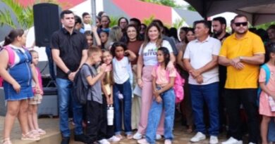 Prefeitura entrega escola reformada e ampliada em Engenheiro Avidos e abre ano letivo