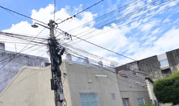 Procon solicita da Energisa solução para fios baixos e poluição visual e ambiental em Cajazeiras