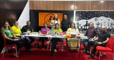 Em debate: prefeita destaca melhorias na estrutura, segurança e benefícios econômicos do Carnaval de Cajazeiras