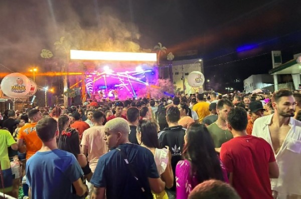 Blocos dão o tom e a alegria do Carnaval de Cajazeiras no Circuito Tradicional