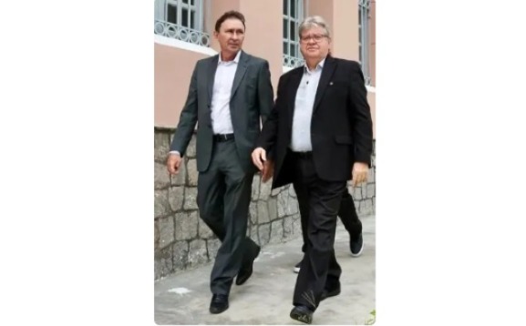 João Azevêdo defende Deusdete Queiroga para vaga no TCE-PB e diz que Nominando é “um ótimo nome” para eventual suplência ao Senado João Azevêdo defende Deusdete Queiroga para vaga no TCE-PB e diz que Nominando é “um ótimo nome” para eventual suplência ao Senado