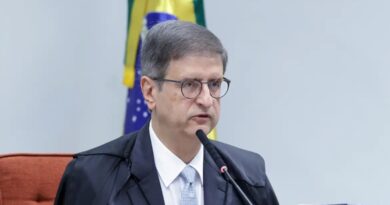 PGR apresenta parecer contrário à prisão domiciliar para Bolsonaro PGR apresenta parecer contrário à prisão domiciliar para Bolsonaro