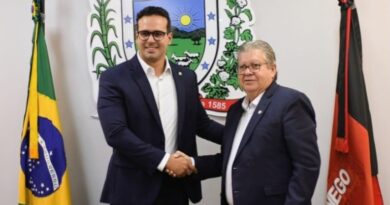 João Azevêdo transmite cargo para vice-governador Lucas Ribeiro que assume interinamente o governo até 1º de março João Azevêdo transmite cargo para vice-governador Lucas Ribeiro que assume interinamente o governo até 1º de março
