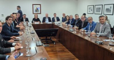 Famup e CNM participam de reunião com a ministra da Secretaria de Relações Institucionais Famup e CNM participam de reunião com a ministra da Secretaria de Relações Institucionais