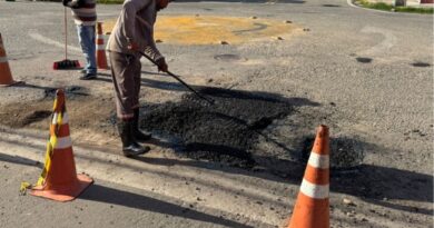 Secretaria de Infraestrutura realiza manutenção em ruas e avenidas do centro de Cajazeiras Secretaria de Infraestrutura realiza manutenção em ruas e avenidas do centro de Cajazeiras