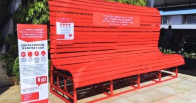 Cajazeiras inaugura “Banco Vermelho” como símbolo de enfrentamento à violência contra a mulher