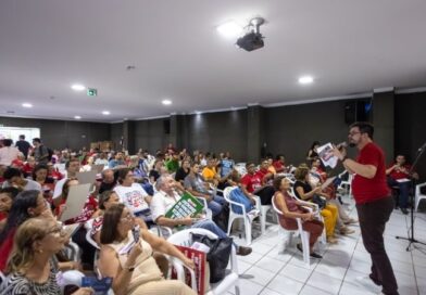 Sem resposta do governo, educação estadual pode parar no dia 25 de março