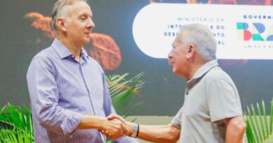 Zé Aldemir e Aguinaldo Ribeiro vão a ministro para viabilizar aparelho de ressonância no Hospital Regional de Cajazeiras Zé Aldemir e Aguinaldo Ribeiro vão a ministro para viabilizar aparelho de ressonância no Hospital Regional de Cajazeiras