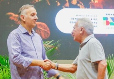 Zé Aldemir e Aguinaldo Ribeiro vão a ministro para viabilizar aparelho de ressonância no Hospital Regional de Cajazeiras Zé Aldemir e Aguinaldo Ribeiro vão a ministro para viabilizar aparelho de ressonância no Hospital Regional de Cajazeiras