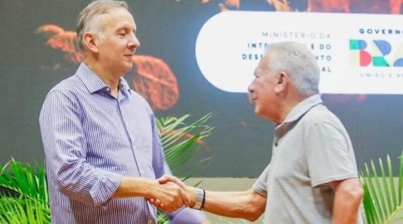 Zé Aldemir e Aguinaldo Ribeiro vão a ministro para viabilizar aparelho de ressonância no Hospital Regional de Cajazeiras Zé Aldemir e Aguinaldo Ribeiro vão a ministro para viabilizar aparelho de ressonância no Hospital Regional de Cajazeiras