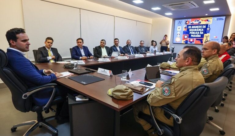 Governador Lucas Ribeiro reúne forças de segurança, reforça integração e projeta novas ações de combate à criminalidade na Paraíba Governador Lucas Ribeiro reúne forças de segurança, reforça integração e projeta novas ações de combate à criminalidade na Paraíba