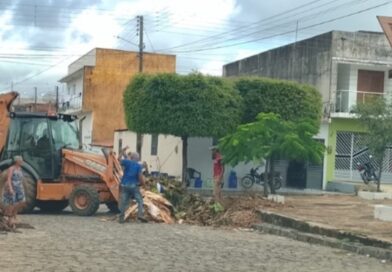 Prefeitura de Cajazeiras mantém ritmo acelerado em ações de limpeza, iluminação e recuperação de vias