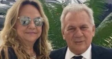 Zé Aldemir e Doutora Paula parabenizam Carlos Vieira por lançamento de livro ‘Fragmentos do Cotidiano em Crônicas’