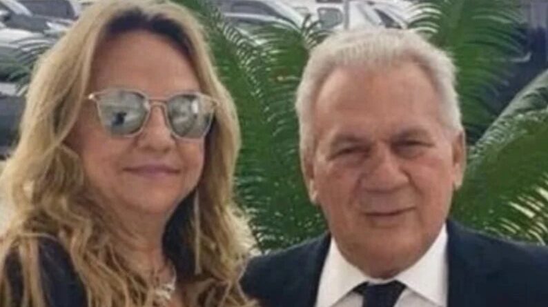 Zé Aldemir e Doutora Paula parabenizam Carlos Vieira por lançamento de livro ‘Fragmentos do Cotidiano em Crônicas’