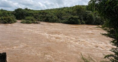 Rio Piranhas, principal afluente do açude Engenheiro Avidos, registra maior cheia dos últimos três anos neste domingo (19)