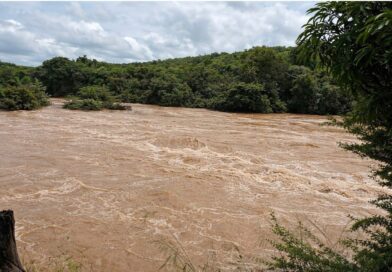 Rio Piranhas, principal afluente do açude Engenheiro Avidos, registra maior cheia dos últimos três anos neste domingo (19)