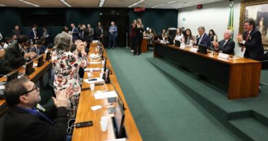 CCJ da Câmara aprova admissibilidade de propostas que acabam com escala 6×1