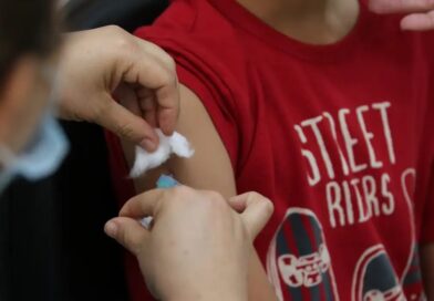Vacinação nas escolas segue até dia 30 e meta é imunizar 27 milhões