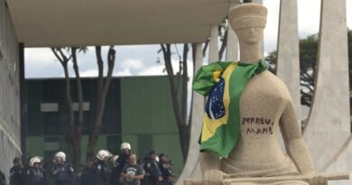 Moraes rejeita revisar pena de Débora do Batom, condenada pelo 8/1