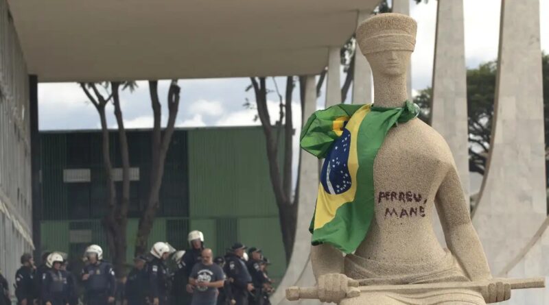Moraes rejeita revisar pena de Débora do Batom, condenada pelo 8/1