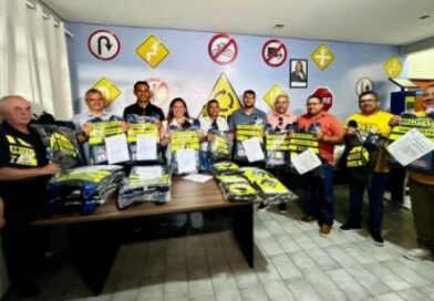 Prefeitura de Cajazeiras entrega novas motos a SCTRANS e inicia distribuição de coletes para mototaxistas durante o Maio Amarelo