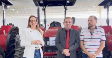 Ao lado de Chico Mendes, Denise Bayma recebe novos equipamentos para Bom Jesus