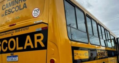 Prefeitura de Cajazeiras amplia frota escolar com entrega do quinto ônibus de 2026 Prefeitura de Cajazeiras amplia frota escolar com entrega do quinto ônibus de 2026