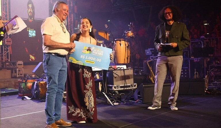 Nono Festival de Música da Paraíba consagra Lily Sanfoneira com canção vencedora e prêmio do júri popular