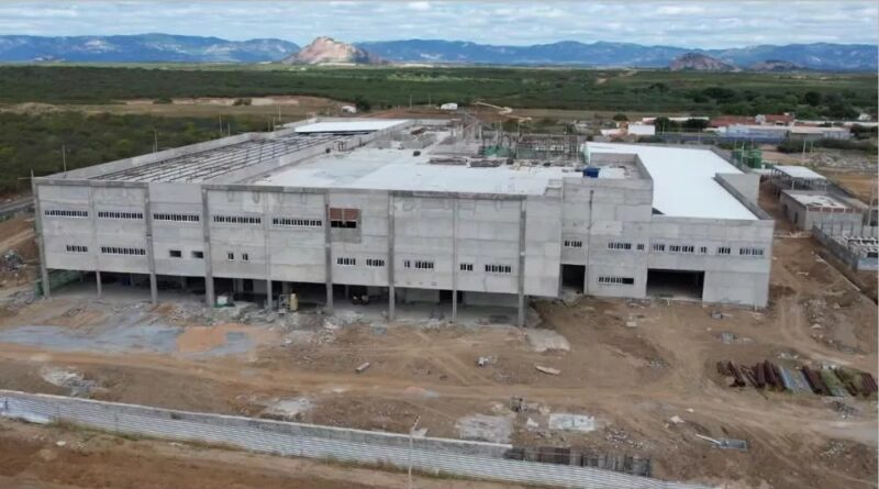 Dra. Paula destaca avanço das obras do Hospital de Trauma do Sertão: “Será um divisor de águas para a saúde da região”