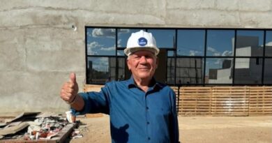 Zé Aldemir visita unidade do Laureano em Cajazeiras e comemora avanço nas obras Zé Aldemir visita unidade do Laureano em Cajazeiras e comemora avanço nas obras