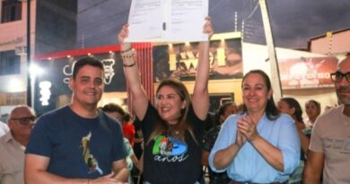 Prefeita de Cajazeiras assina ordens de serviço para revitalização da Praça do Trabalhador e do canteiro central da Rua Dr. Coelho Prefeita de Cajazeiras assina ordens de serviço para revitalização da Praça do Trabalhador e do canteiro central da Rua Dr. Coelho