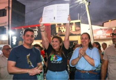 Prefeita de Cajazeiras assina ordens de serviço para revitalização da Praça do Trabalhador e do canteiro central da Rua Dr. Coelho Prefeita de Cajazeiras assina ordens de serviço para revitalização da Praça do Trabalhador e do canteiro central da Rua Dr. Coelho