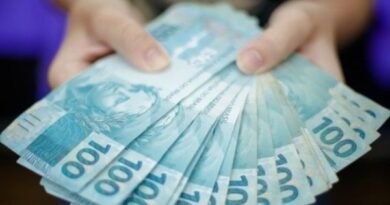 Prefeitura de Cajazeiras paga salários de agosto dentro do mês trabalhado Prefeitura de Cajazeiras paga salários de agosto dentro do mês trabalhado