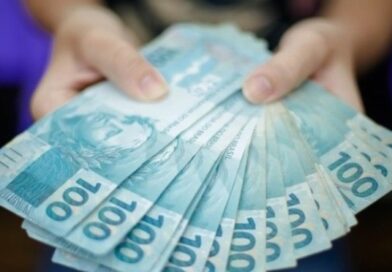 Prefeitura de Cajazeiras paga salários de agosto dentro do mês trabalhado Prefeitura de Cajazeiras paga salários de agosto dentro do mês trabalhado