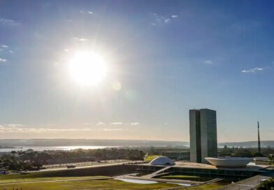 Congresso vota nesta semana fim da escala 6×1 e “taxa das blusinhas” Congresso vota nesta semana fim da escala 6×1 e “taxa das blusinhas”