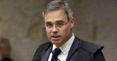 Mendonça rejeita ação contra reajuste do Bolsa Família Mendonça rejeita ação contra reajuste do Bolsa Família