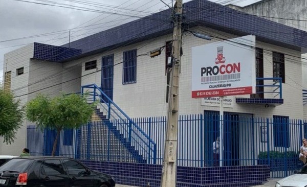 Procon de Cajazeiras fiscaliza agências bancárias após receber denúncias Procon de Cajazeiras fiscaliza agências bancárias após receber denúncias
