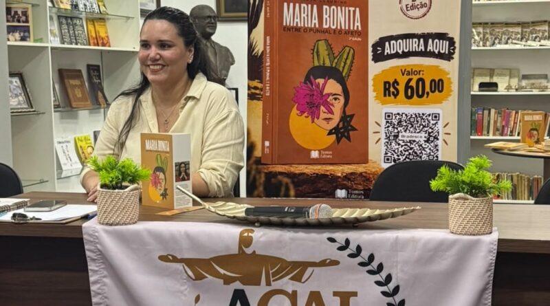 Tomos Editora lança segunda edição de “Maria Bonita: entre o punhal e o afeto”, de Nadja Claudino Tomos Editora lança segunda edição de “Maria Bonita: entre o punhal e o afeto”, de Nadja Claudino