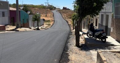 Prefeitura de Cajazeiras intensifica ações de pavimentação e entrega Rua São José totalmente asfaltada Prefeitura de Cajazeiras intensifica ações de pavimentação e entrega Rua São José totalmente asfaltada
