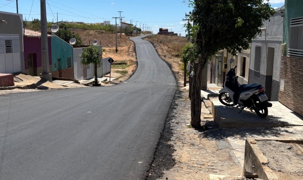 Prefeitura de Cajazeiras intensifica ações de pavimentação e entrega Rua São José totalmente asfaltada Prefeitura de Cajazeiras intensifica ações de pavimentação e entrega Rua São José totalmente asfaltada